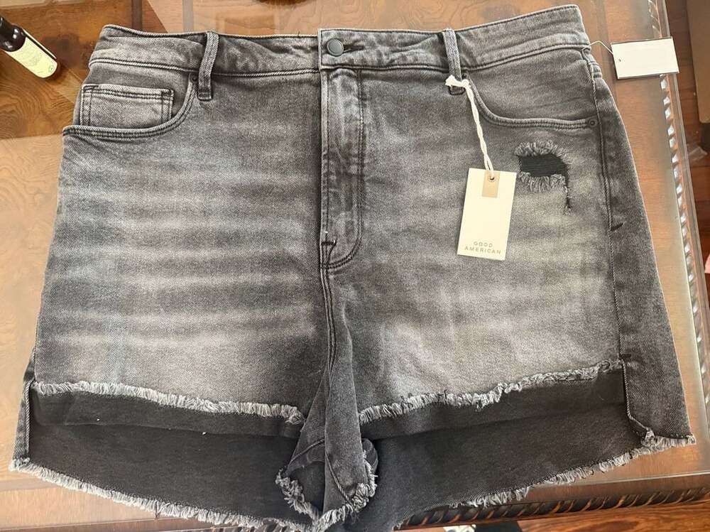 Good American Good Curve Short Size 16 Black Denim Distressed-NWT